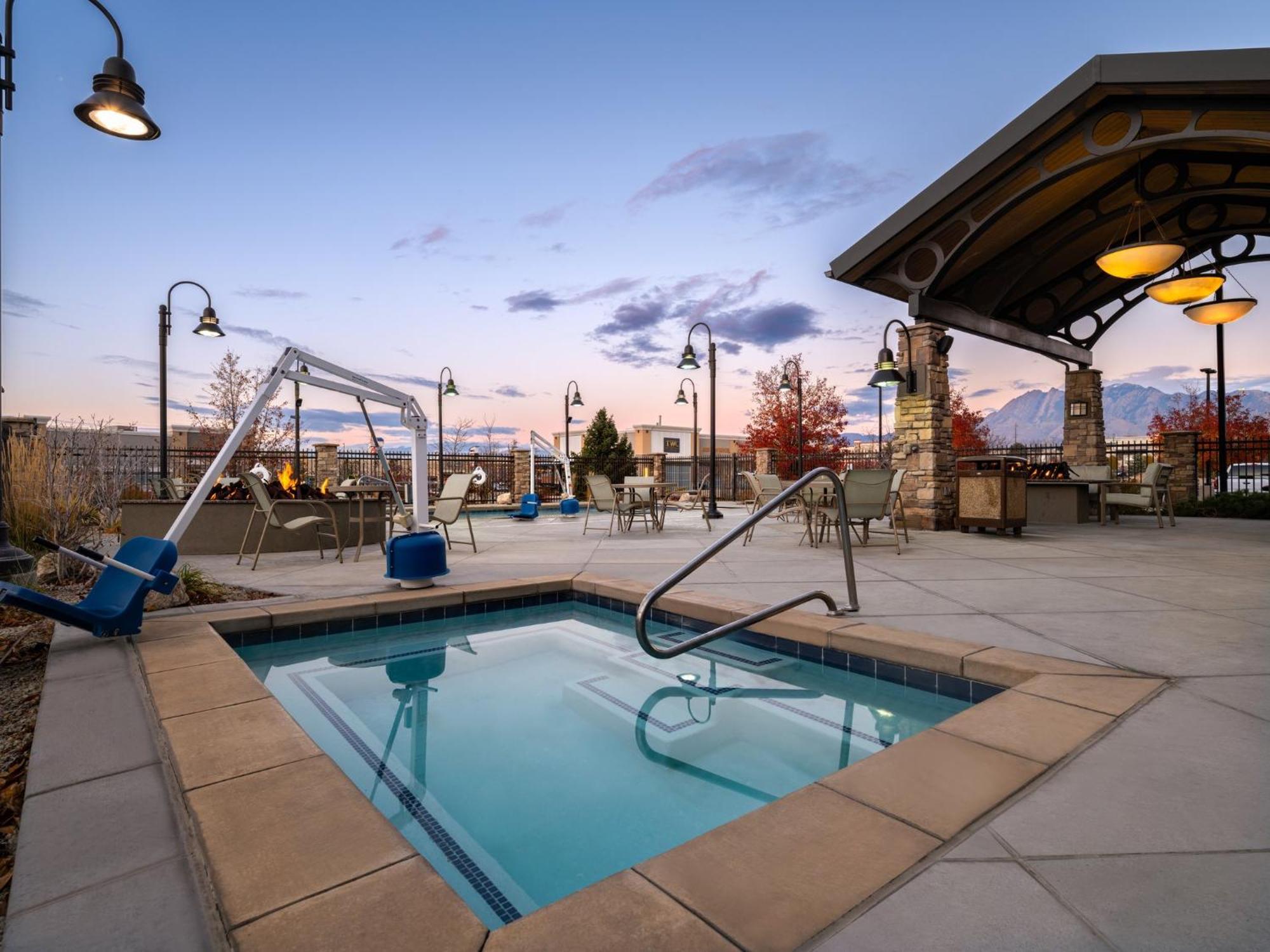 Staybridge Suites Midvale By Ihg Bagian luar foto